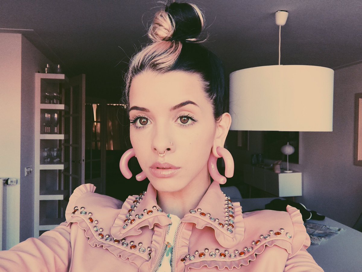 Melanie Martinez Jp Sur Twitter Melanieのtwitterから Melanieaの今の神はブロンドと黒みたいですね 拡張している耳用のピアスがmelanieらしいです Melanielbbh Melaniemartinez メラニーマルティネス T Co Hc3ip3jkrz Melanie Martinez Jp Sur Twitter Melanieのtwitterから Melanieaの今の神はブロンドと黒みたいですね 拡張している耳用のピアスがmelanieらしいです Melanielbbh Melaniemartinez メラニーマルティネス T Co Hc3ip3jkrz