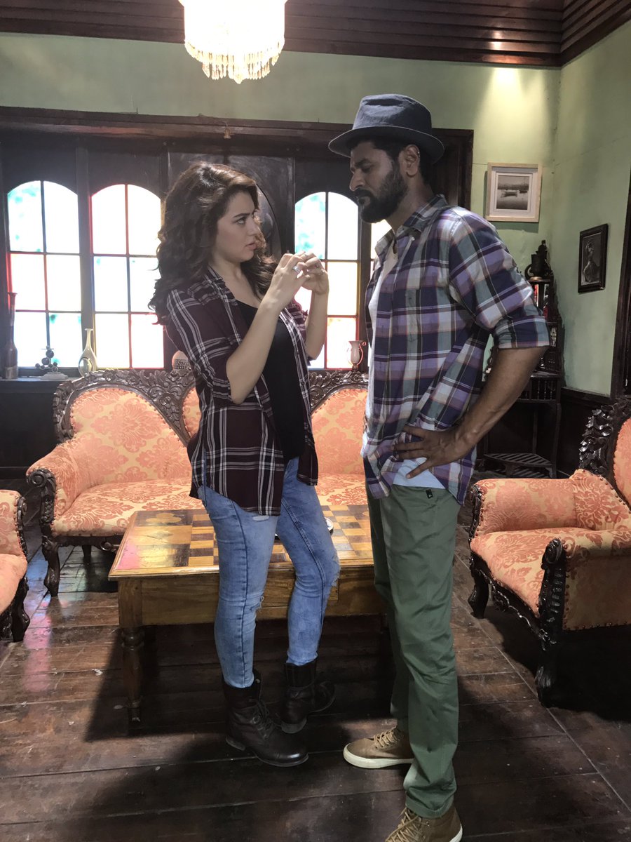 shiekpro's tweet photo. @ihansika Nd @PDdancing #veryseriousconversation !
#Gulebagavali Movie Shooting Spot https://t.co/L6lz3rPik5