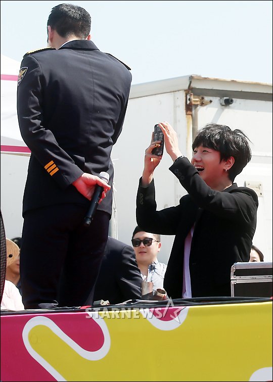 Fome411's tweet photo. เหมือนซีวอนรำคาญจนลงมาถามว่า มึงถ่ายจนพอใจมึงยัง  555555555555555555 https://t.co/J8LM0WCInb