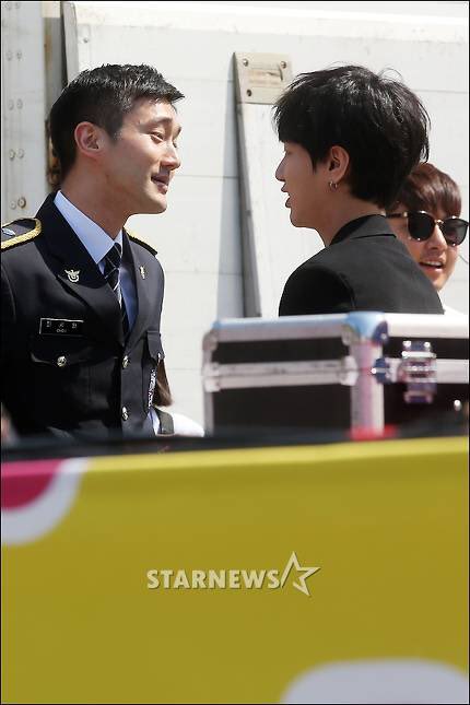 Fome411's tweet photo. เหมือนซีวอนรำคาญจนลงมาถามว่า มึงถ่ายจนพอใจมึงยัง  555555555555555555 https://t.co/J8LM0WCInb