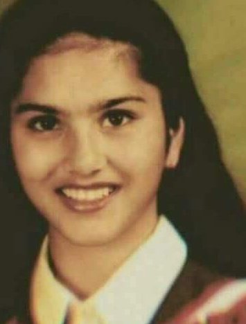 irupathiMoonn's tweet photo. Is this #gayathrisuresh or #sunnyleone π€π€π€ πππ #bitconfused #childhoodpic #sunnylover #lookalike #trending https://t.co/YzDYQXmJTC