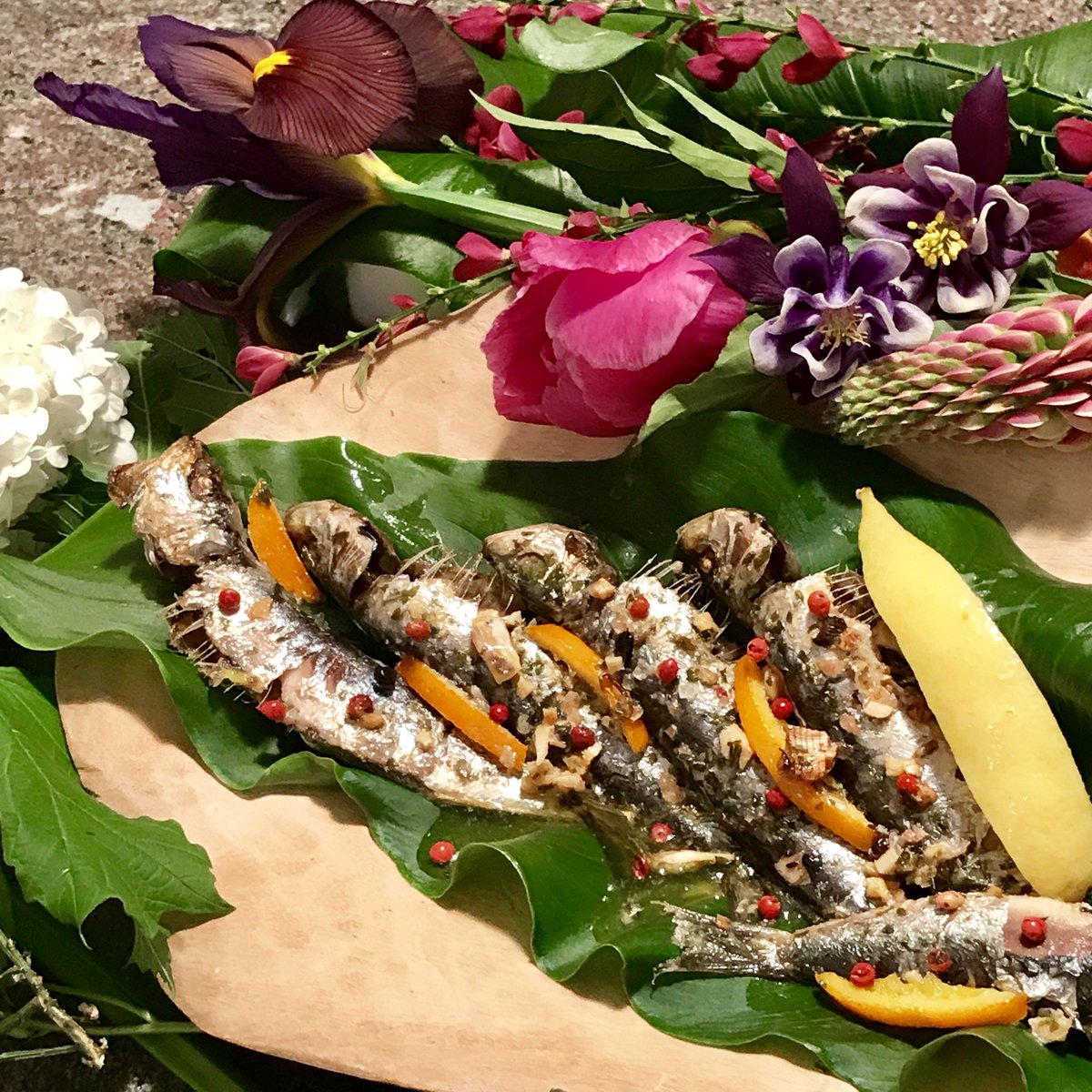 DespensaEmelin's tweet photo. 🎣 Hoy en el blog; "El reloj de las sardinas o sardinas a mi “Meunière”:                      
https://t.co/koiLBLuRg5 #FoodieFriday #Foodie https://t.co/Hb7oxdt9xX