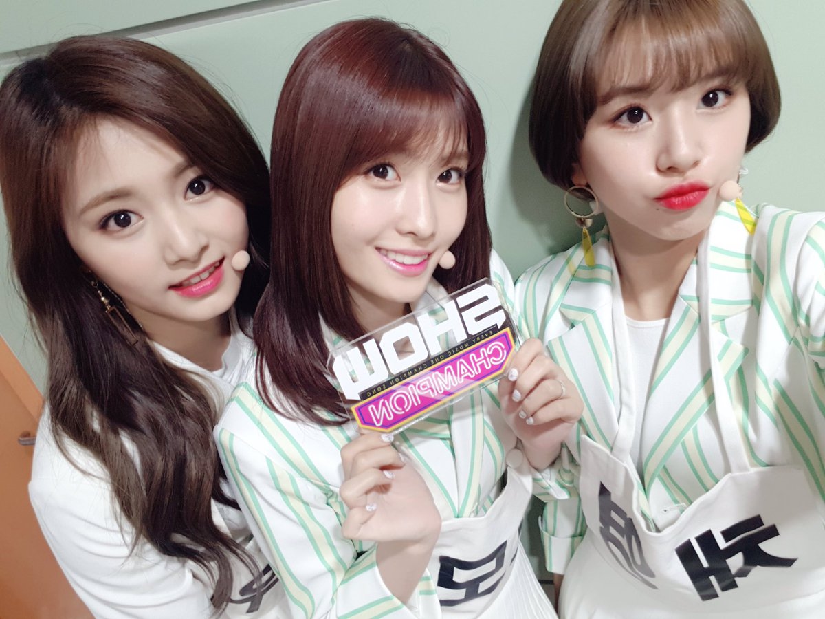 TaeJeong1201's tweet photo. 170524 수요일 쇼챔피언🏆
170525 목요일 엠카운트다운🏆
170526 금요일 뮤직뱅크🏆

#SIGNAL3rdWin https://t.co/q0C1QtCrVG