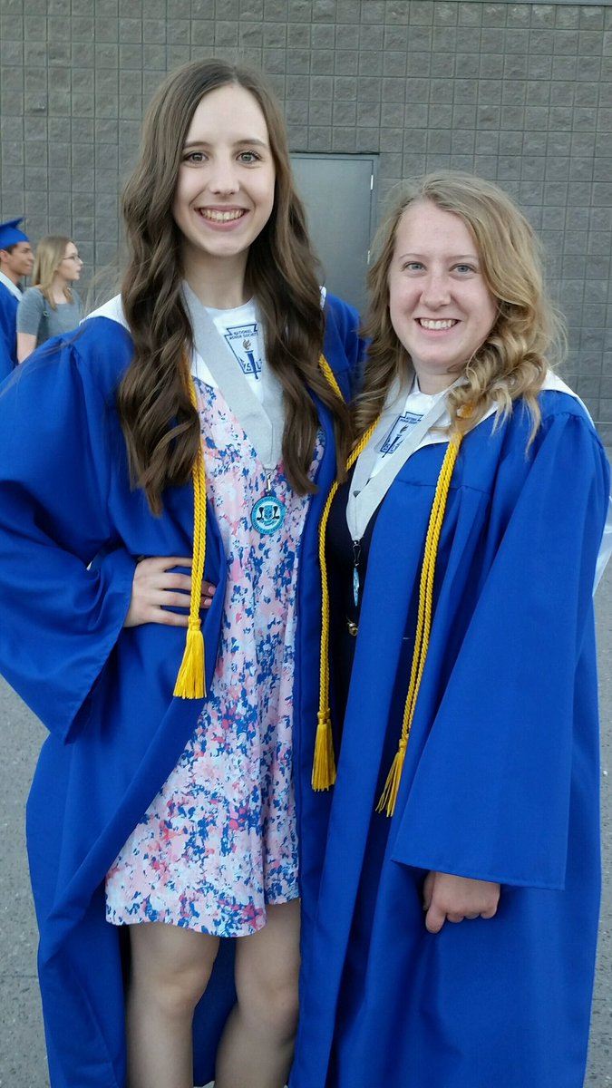 haleysmith0511's tweet photo. Graduated and moving on to the next phase of our lives! #Cactus2017 https://t.co/In26CULmIx