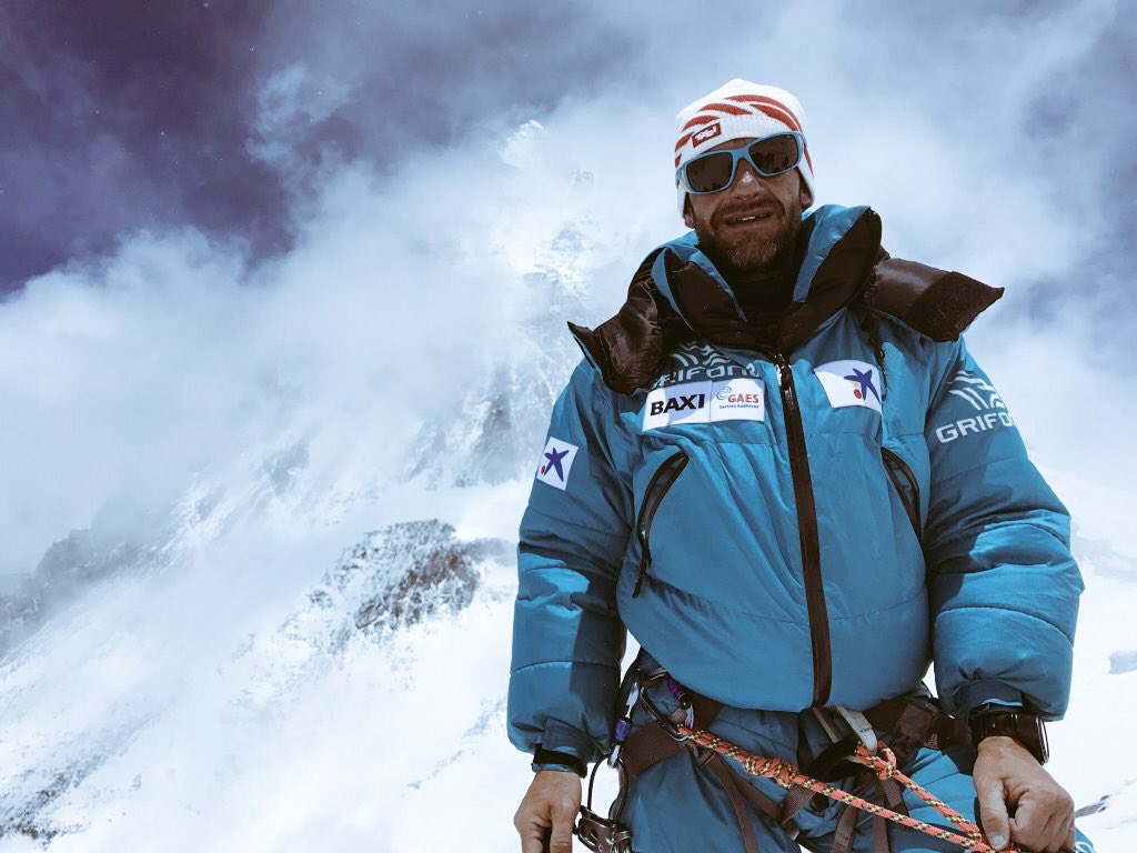 CAbelllloc's tweet photo. @ferranlatorre fa cim a l'Everest! Moltes felicitats! #Cat14x8000 https://t.co/Xmr0JYP70Y