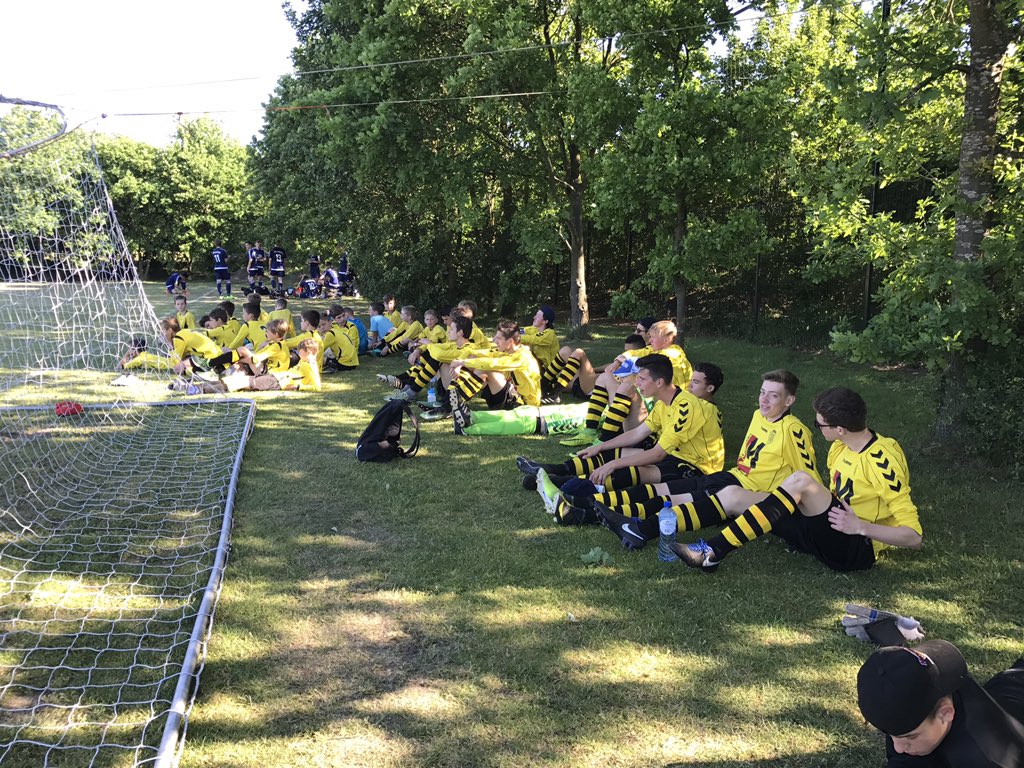 Majasa72's tweet photo. @jovlille  #huizengooimeercup dag2 op gang getrapt door U15. Iedereen supportert voor iedereen;de kracht van een buitenlands tornooi! https://t.co/DaBnNRwO1j