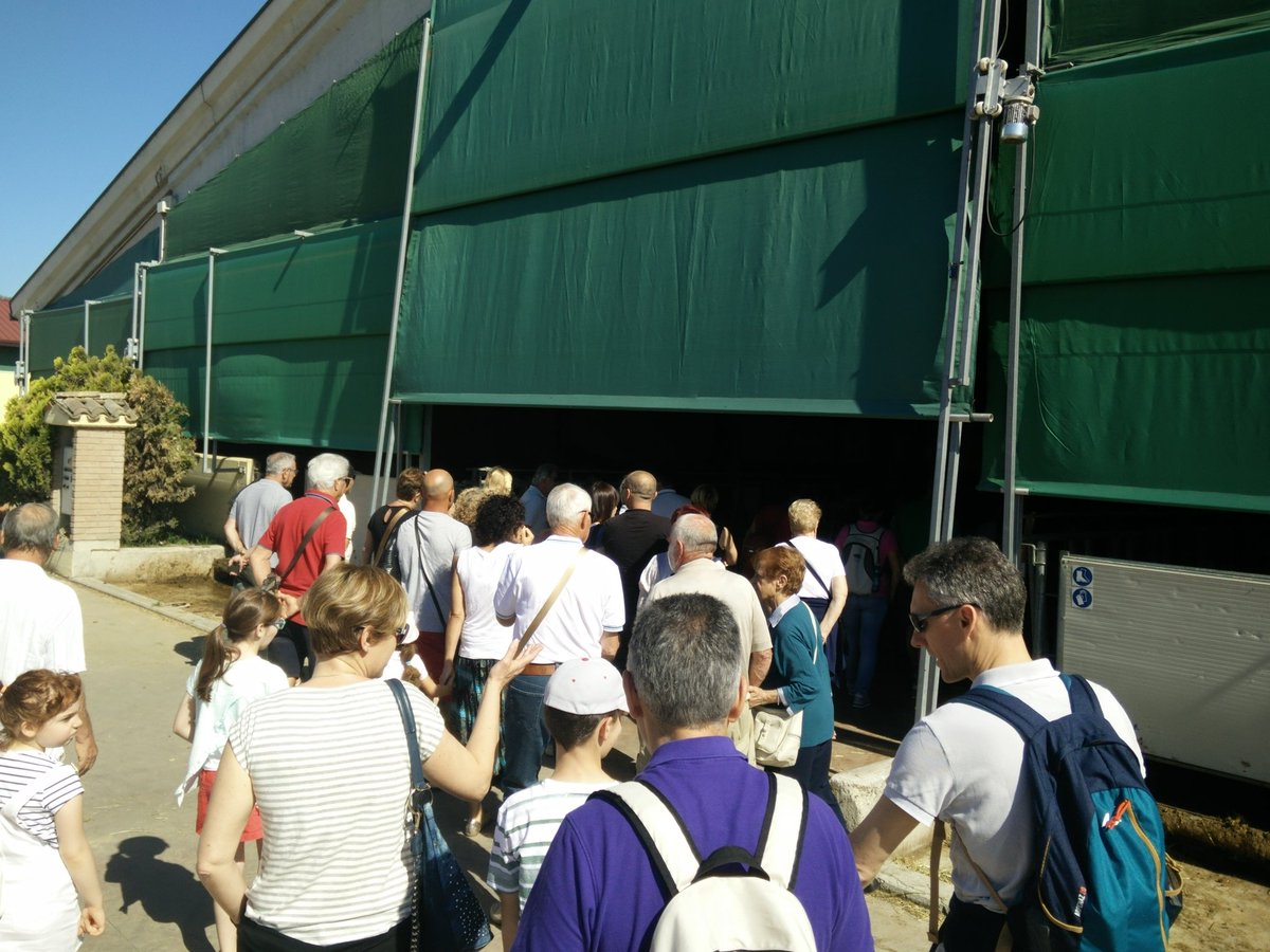 CamperCItaliano's tweet photo. Iniziamo la visita alla Fattoria Rossi dal #raduno delle Terre Matiltiche https://t.co/CIS7R3k2Eq