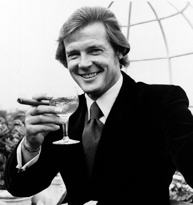 RocioZamarroniF's tweet photo. #RogerMoore007 #JamesBond #23may #Cine #television #actors #uk #Inglaterra #acting #Legends #RogermooreRIP #hollywoodforever #Espectaculos https://t.co/VoaAPt9CtG