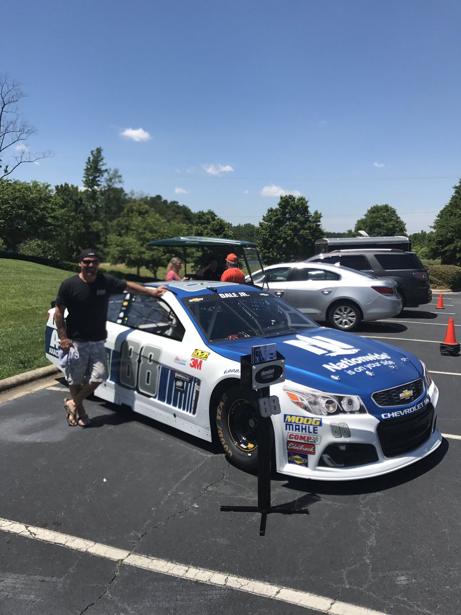 StraitMeat's tweet photo. Great day @#TeamHendrick https://t.co/xvJaTYs76s