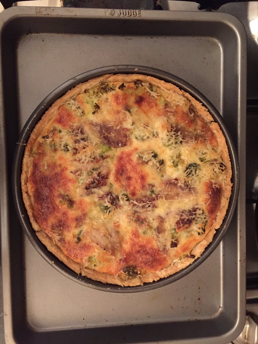 dbleach1803's tweet photo. #homemade #quiche #bacon #broccoli #gruyere #food #foodporn https://t.co/jgxj4gXopD
