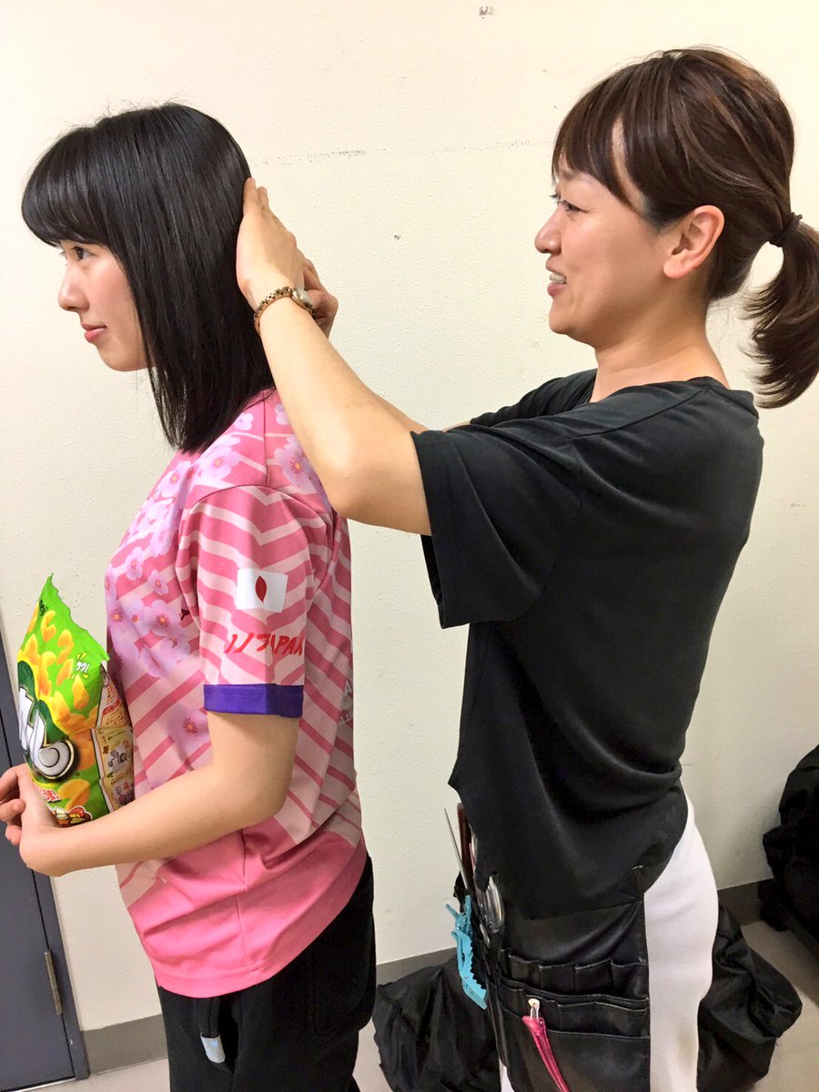 momowgp's tweet photo. ライブ前各々時間を使っております  それにつけても新潟  盛り上がりまっせ（誤送信)   
＃momoclo https://t.co/dIuuZ9uWDu