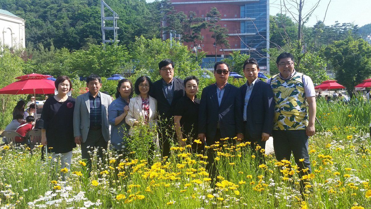 pjs10200's tweet photo. #성남시 #운중동
금일(5.27) 운중천 저류지에서 널다리에서의 꿈이 많은 청소년들과 시민들의 참여로 성공리에 진행. 행사로 아름다운 운중천저류지를 시민께 알리는 기회가 되었으며 저류지가 지역문화 교류의 장으로 새롭게 태어나는 시간이 되었습니다^^ https://t.co/9oSddyfXXt