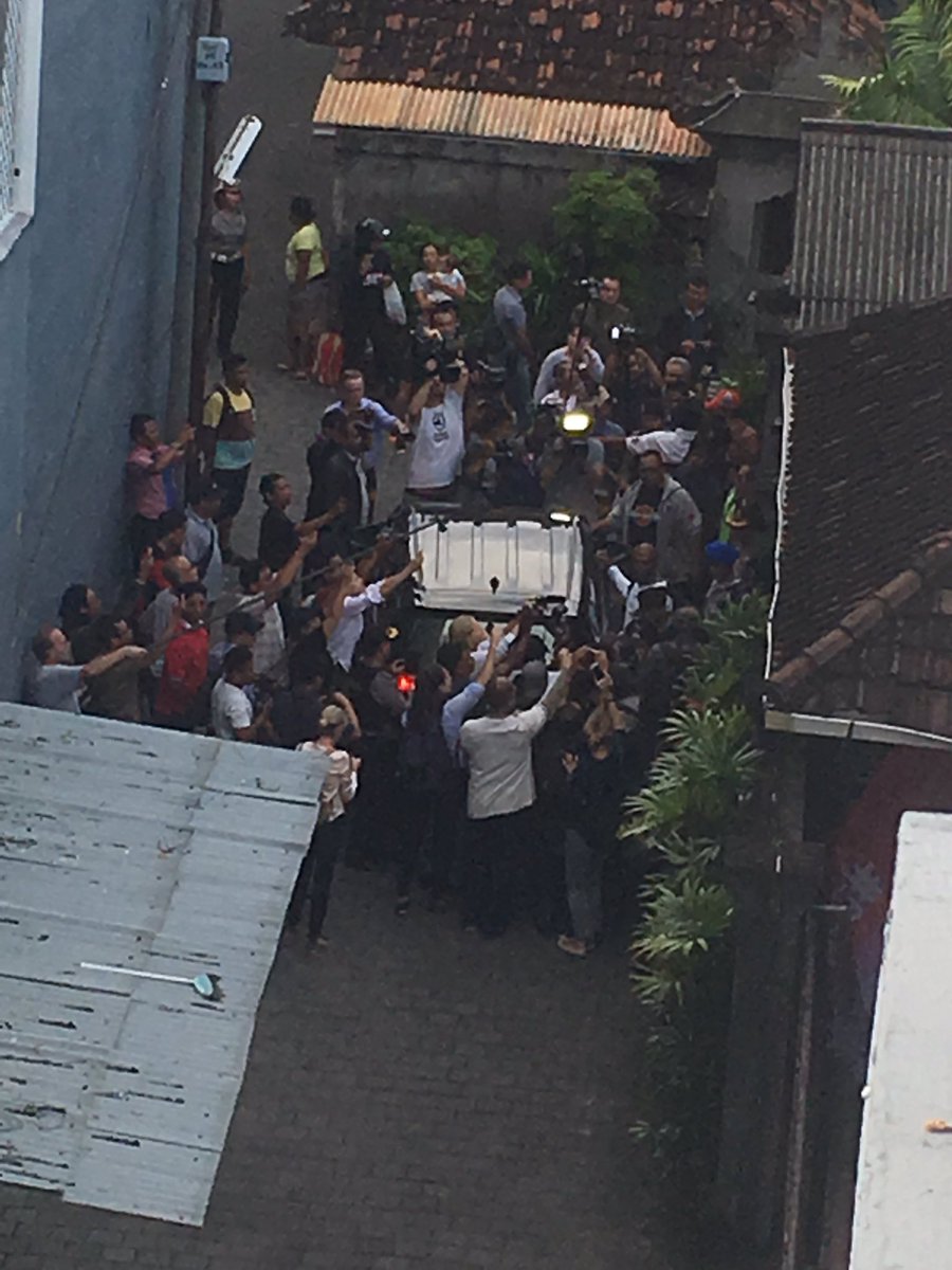lesadere's tweet photo. Media surrounding black van outside Corby villa #schapellecorby #9News #ACA9 https://t.co/JZCbchB9ef