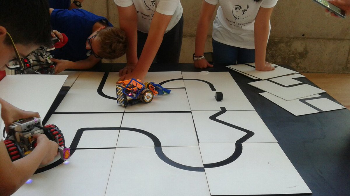 robocatoficial's tweet image. Robots molt xulos a la #granfinalrobocat17 a @Vilablareix_cat