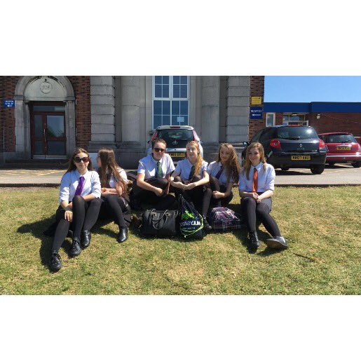 Becci_Sarah's tweet photo. Gals💘 https://t.co/wJinGHZQgN