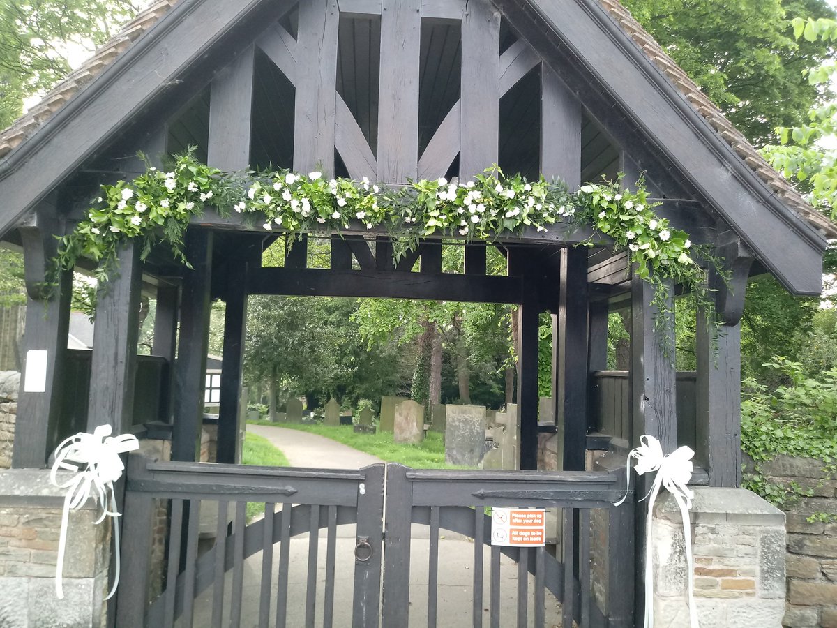 TheFGFlorist's tweet photo. Todays wedding completed.  #flowers #wedding #church #bridesmaid #churches #chesterfield https://t.co/1LOxyoxKWw