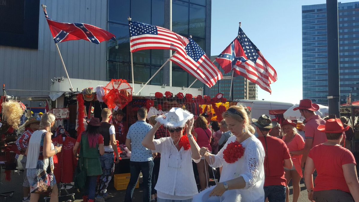 IZIsolutions's tweet photo. #Nederlandsenormvervaging  Geconfedereerde vlag wordt oa gebruikt door de Klu Klux Klan, de Aryan Nations en jawel bij de #Toppers 
Hmmm... https://t.co/poJhxgE54B