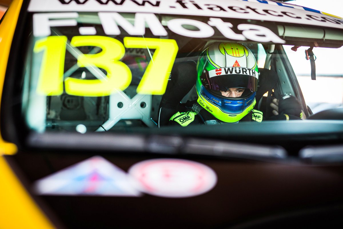 Cupraracing's tweet photo. #ETCC Race 1 is about to start! Go SEAT!
A punto de empezar la primera carrera en @nuerburgring. Vamos #SEAT! https://t.co/PjG8MD8JhT