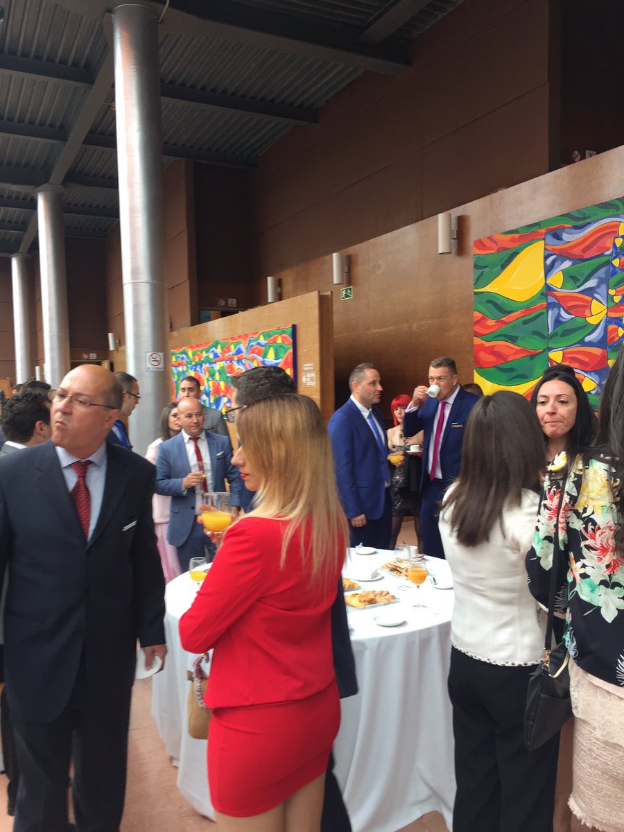 GrupoNaviser's tweet photo. Recibiendo a todos los asistentes a la #IIConvencionNaviser en @Feriasturias con un #CafeDeBienvenida a cargo de #Balbona @GijonEventos https://t.co/9SQ7HNkQFd