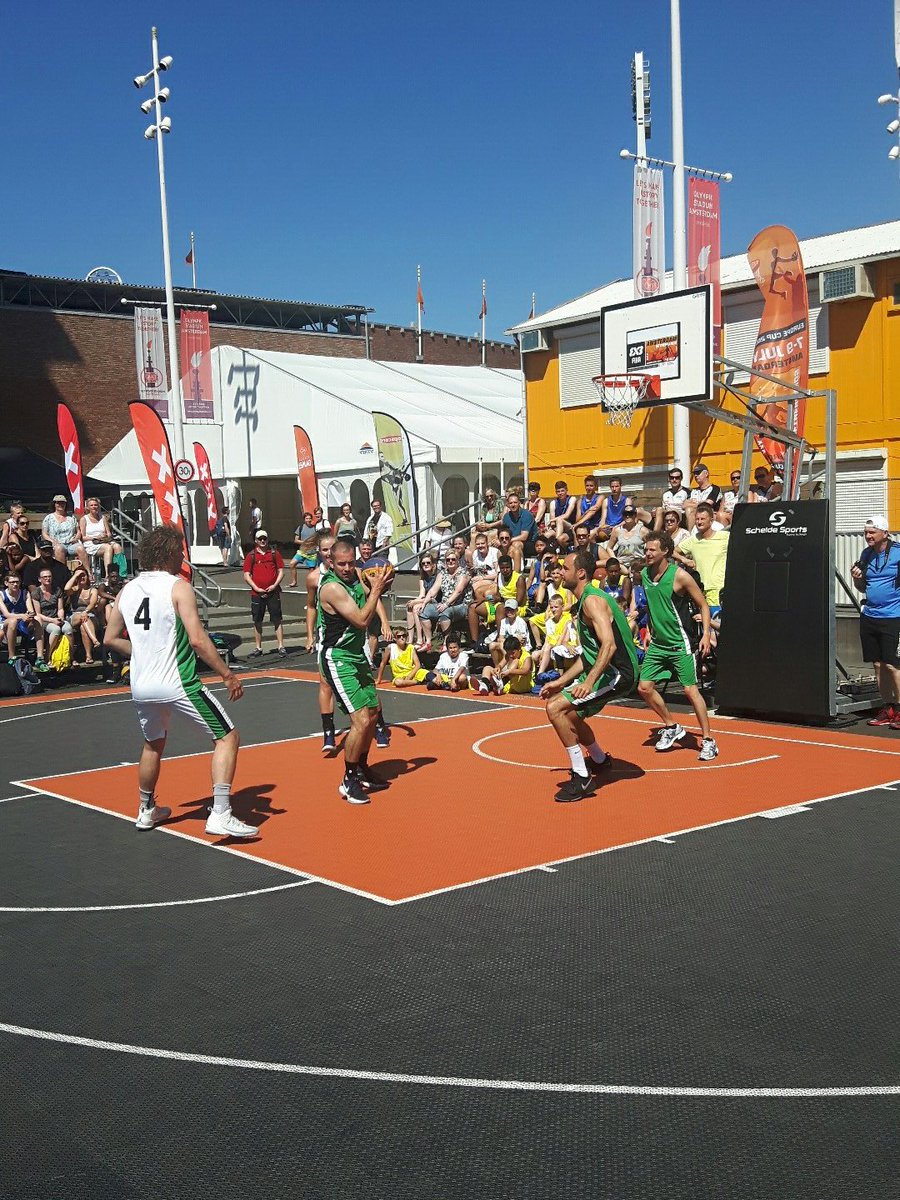 Team Johnny Quid for the win! 5-4 final score at this 3x3 game among the famous! <a href="/JohnQuid/">Matthijs</a> <a href="/sanderlantinga/">Sander Lantinga</a> #3x3Europe