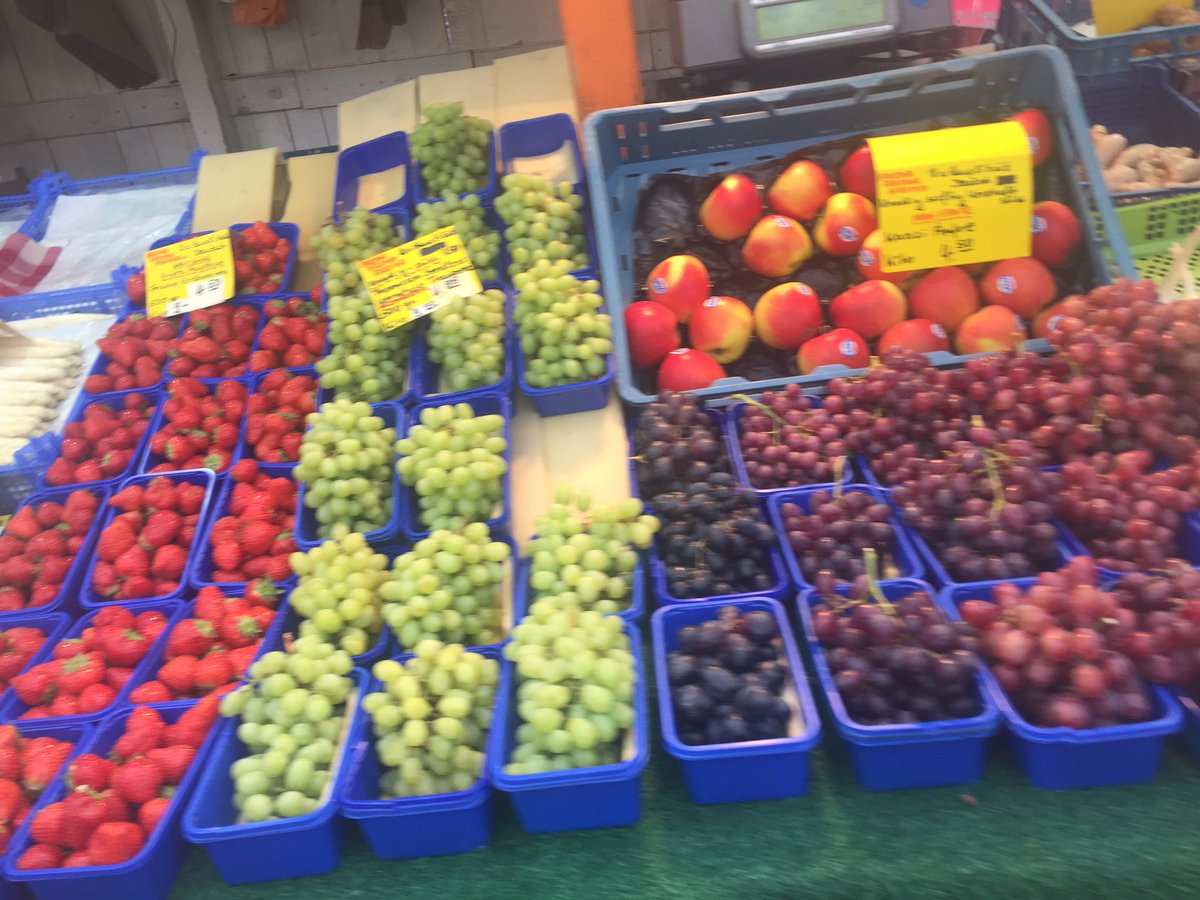 Carlstadt_de's tweet photo. Euch einen schönen Samstag mit marktfrischen Obst am #Carlsplatz. #Düsseldorf #Carlstadt https://t.co/50YX7dbaOV