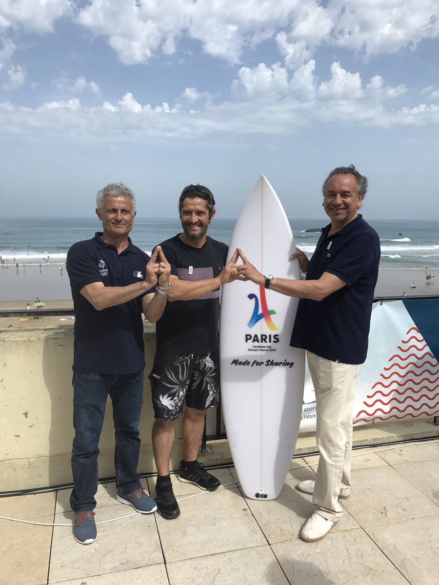 PierreDurand88's tweet photo. Avec @BixeLizarazu et Jean-Luc Arassus aux Mondiaux de surf à Biarritz au soutien de @Paris2024 #Paris2024 @FranceOlympique https://t.co/hkjoxQ2Slu