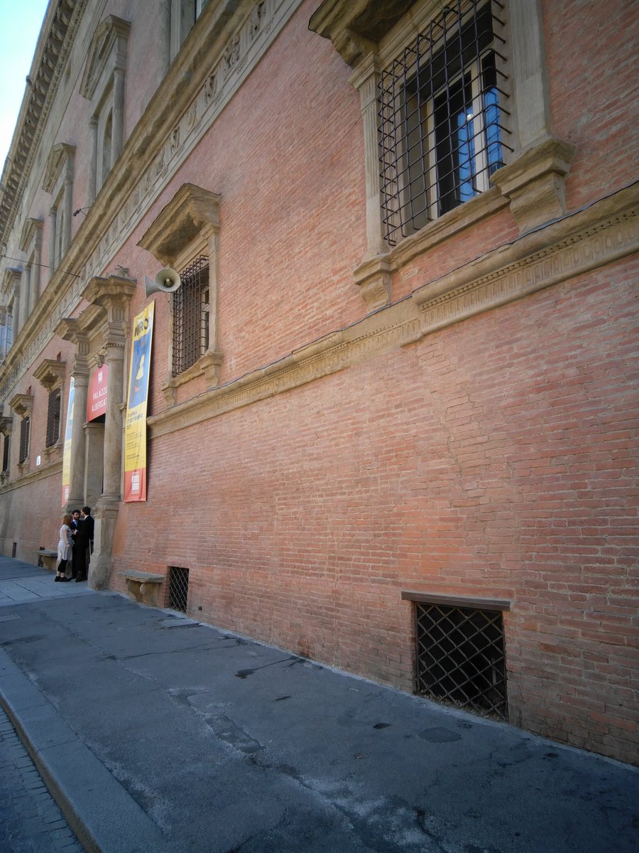 2torri's tweet photo. Sabato. Palazzo Albergati deserto per Mirò (invece delle code chilometriche per Frida). Forse la plebe sta cominciando a capire..  #business https://t.co/9obMYbzG9D