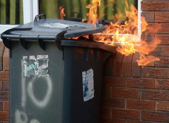 Wist je dat 't bij mooi weer vaak druk is op het brandwondencentrum? 

BBQ veilig! geen brandbare vloeistoffen! en als.je klaar goed doven..