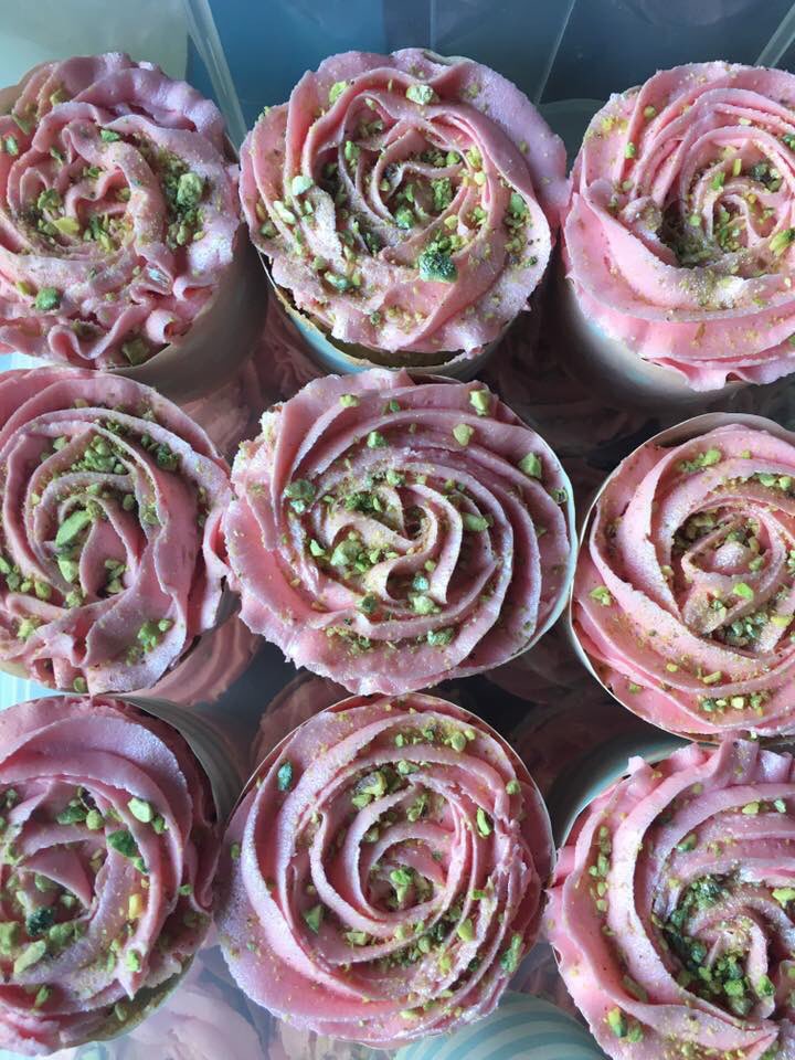 SevenHillsWI's tweet photo. Rose, pistachio and blueberry cupcakes! #shwibakes https://t.co/4F4DphSCDm