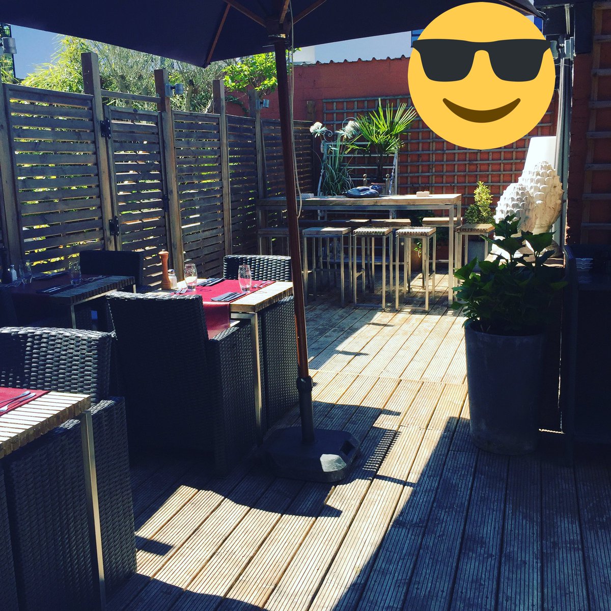 't Aandeel terrazza.... ☀️🥂🎉 #hothothot #terrazza #relax☀️ #drinks #salads #steaktartaar <a href="/douglasdk/">douglas</a>