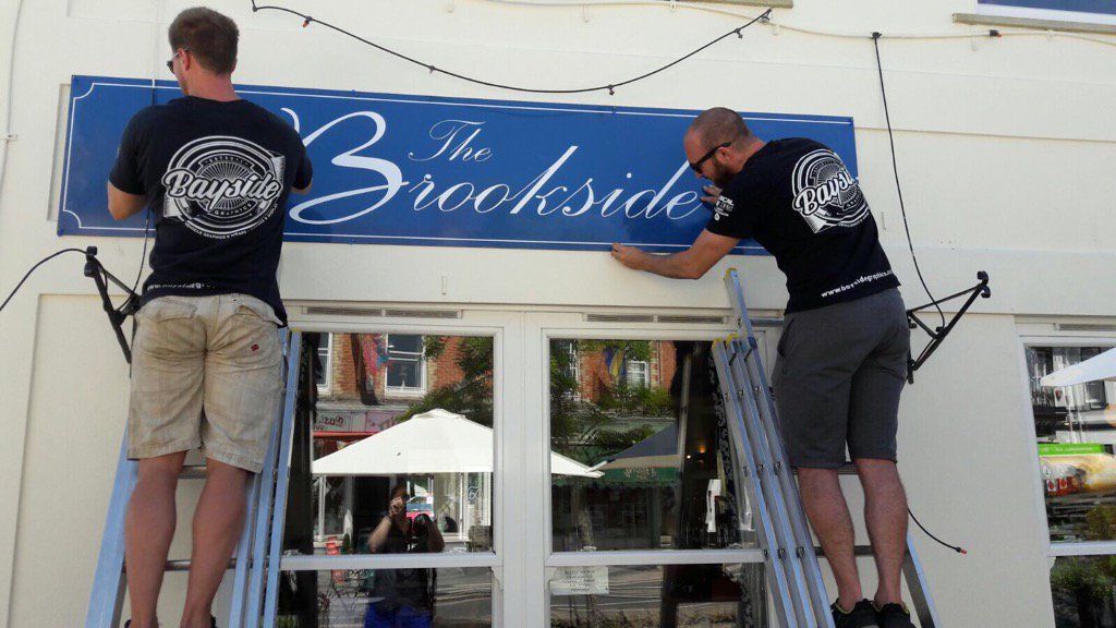 brooksidebovey's tweet photo. Our new signs being installed- thank you to the guys from Bayside Graffics https://t.co/vguvhoIIEZ