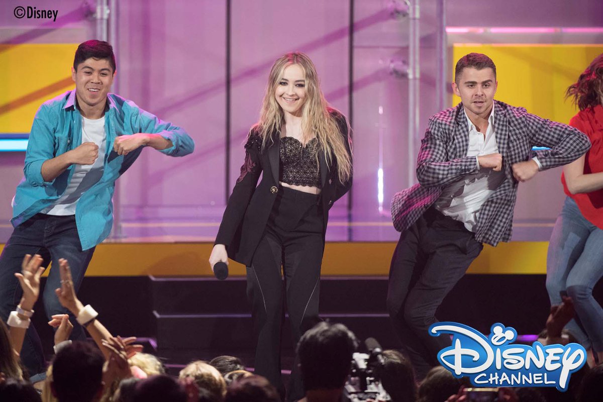 Sabrina Carpenter Jp 明日28日 21時から Radio Disneyミュージックアワード 17 が ディズニーチャンネルで放送されます みなさん 録画の準備はできていますか 残念ながらサブリナは賞の受賞はできませんでしたが パフォーマンスはしています