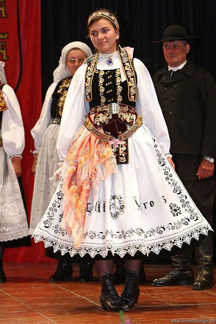 民族衣装　トランシルバニア　ワンピース ルーマニアの民族衣装 – 手作りで本物 |GreatBlouses で購入