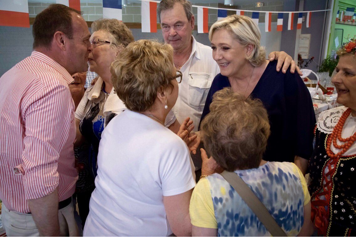 Ambiance chaleureuse cet après-midi au Salon du bien-être à Courcelles-lès-Lens puis au Salon de la Pologne à #Oignies 🙂 #Circo6211