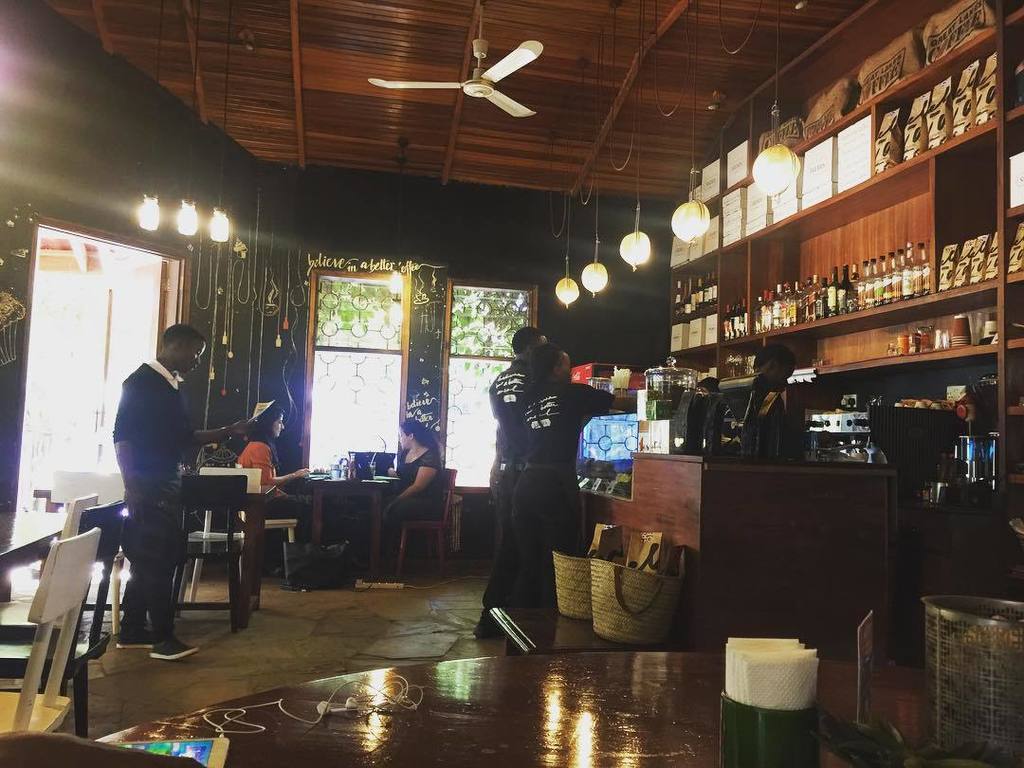 africanwhale's tweet photo. おしゃれでゆったりするカフェだった。
週末はファーマーズマーケットもやっている。
#prume #cafeprume #kampala #uganda #cafe https://t.co/RXVqrjUu56 https://t.co/7SV4J6eGhk