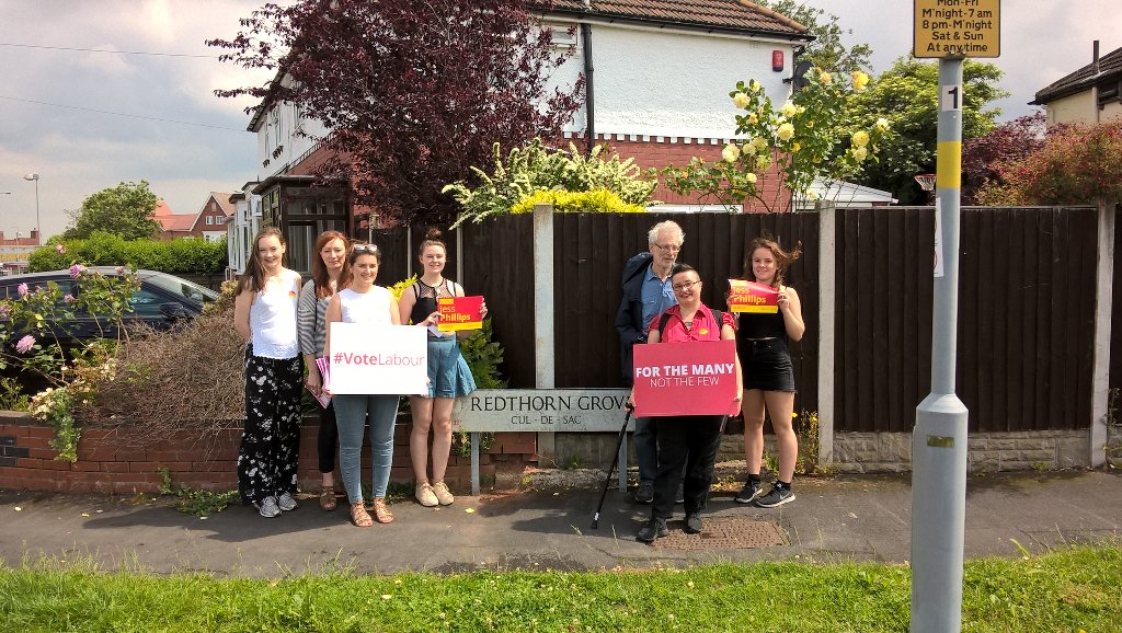SecondCityRed's tweet photo. Team Jess in action this morning in Stechford. https://t.co/cf0aHnwCE9