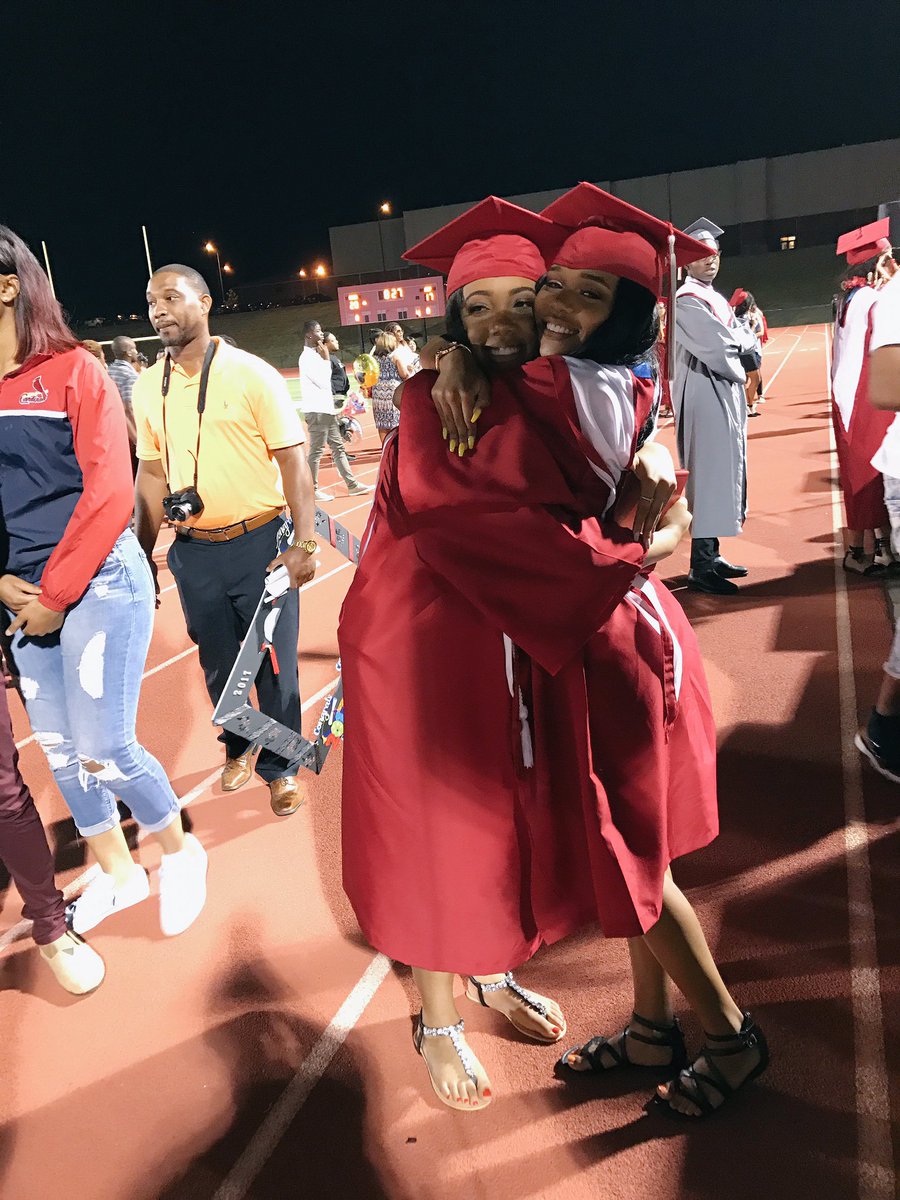 Demee___'s tweet photo. Finally Graduated 🙌🏽❤️ https://t.co/8QGLsHOaCg
