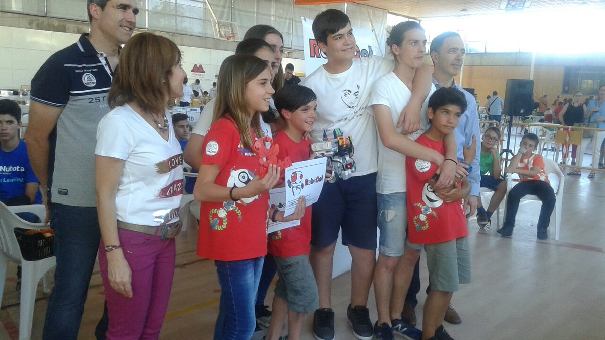 robocatoficial's tweet image. Aliança guanyadora arobot mini i bigobot #granfinalrobocat17 @Gitech17 @Vilablareix_cat