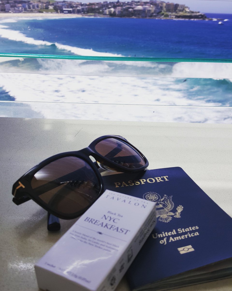 The view from Icebergs Bondi Beach always soothes the soul 🌞🐬 ....#tavalon #icebergs #bondi #tea #australia #teatime #타바론 #티타임 #청담동 #tomford