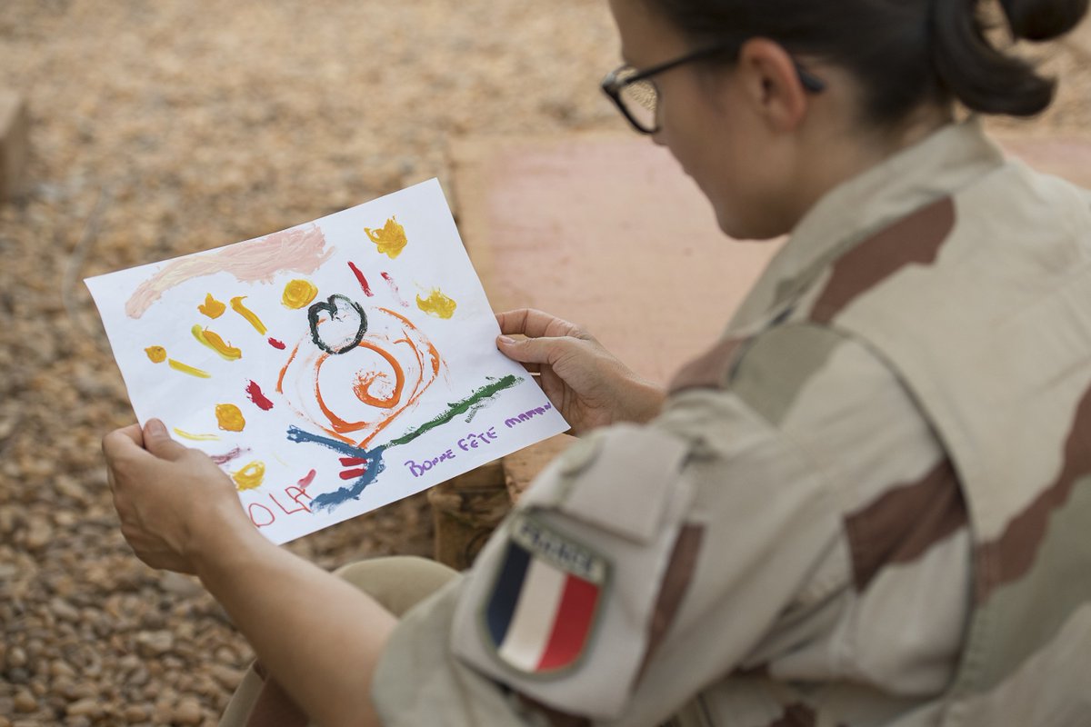 EtatMajorFR's tweet photo. Bonne fête aux mamans engagées en opération et à toutes celles dont les enfants ou les conjoints sont en mission. #FêtedesMères https://t.co/kS5jLpmNJ9
