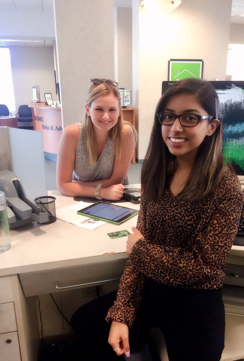 Saturday warriors helping our customers make their banking comfortable #digitalWOR @Latonia85 @C_Nicolc4