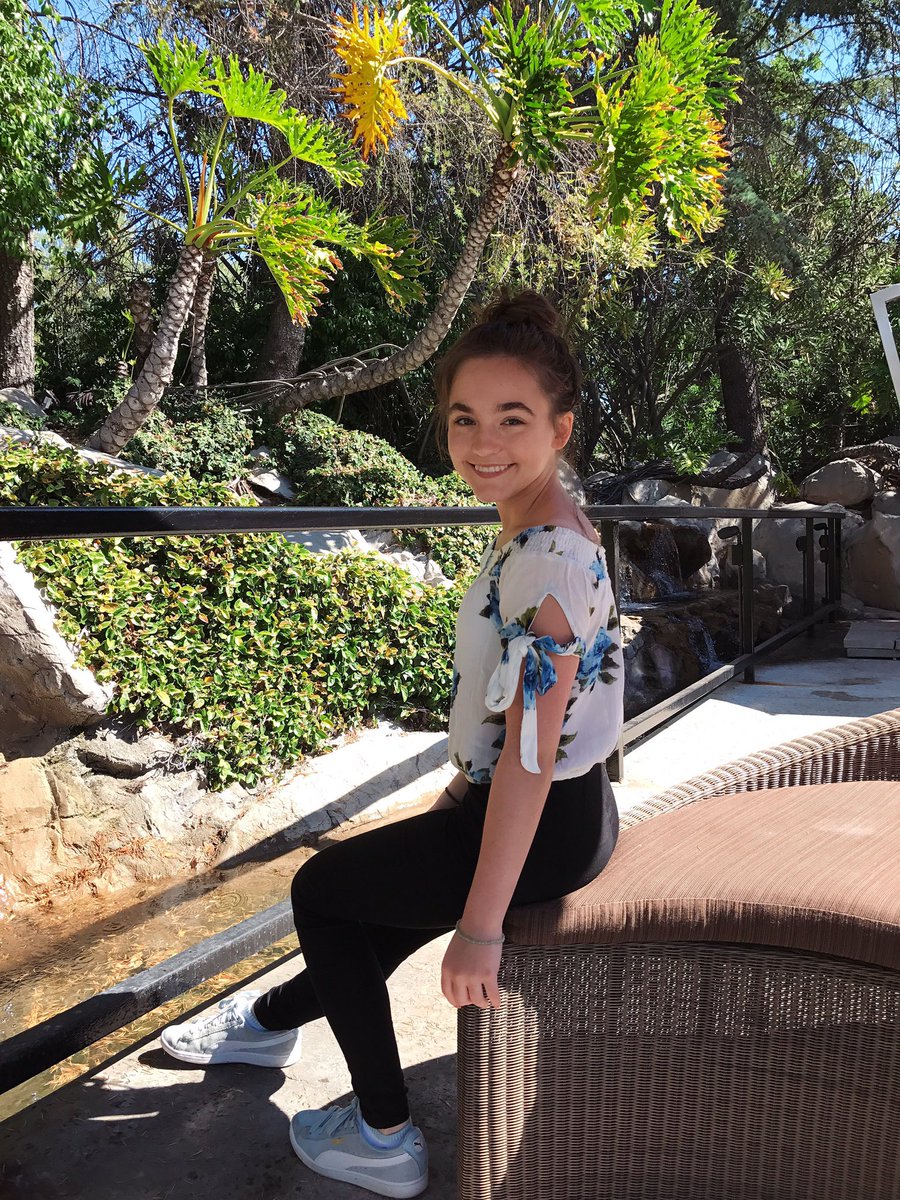 JMackActress's tweet photo. Awesome weekend in LA @Scenebot event🌴fun seeing my friends @CamilleSchurer @CurtisSchurer @angelicasalek there ☀️ https://t.co/DVZy0w0Ny5