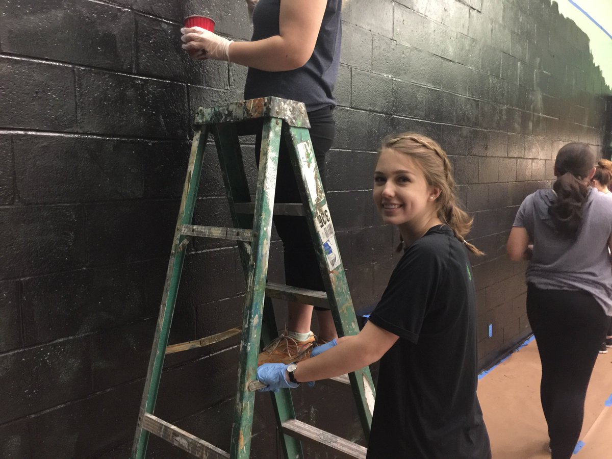 Shorecrest's tweet photo. Meet Courtney @relayforlife co-chair and #ServiceWeek17 leader. Heads to @northeastern https://t.co/h4s6AmwwdH #Shorecrest17 #Classof2017 https://t.co/RyoXY8r9GE