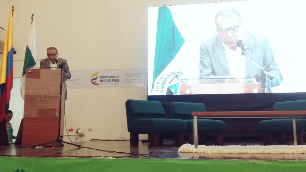 enimva's tweet photo. #Ponencia La música vallenata ha usado el proceso económico a través del tiempo y viceversa, explica @fercahinomusic en @UniPopularCesar https://t.co/eEM3ehmWwP