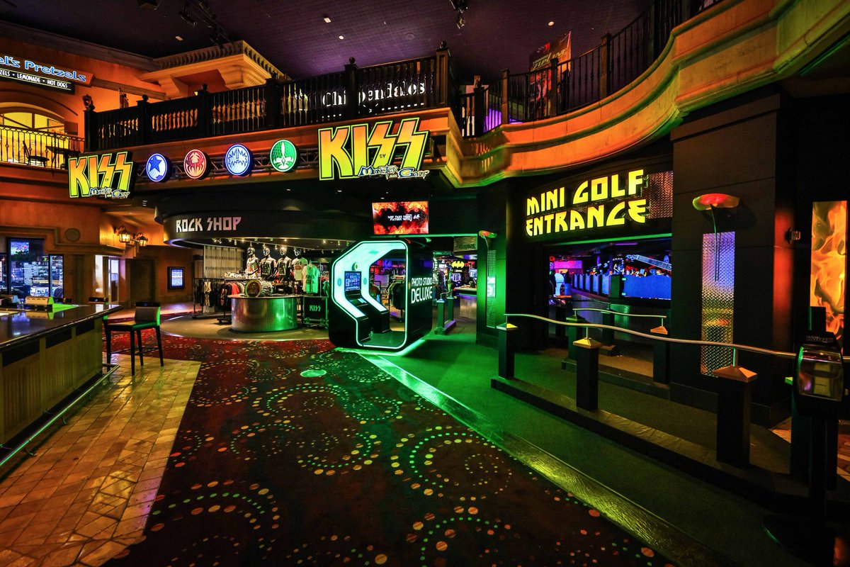 KISSWorldLV's tweet photo. It's Our 1st Birthday #KISSminiGolf @RioVegas
Sometimes Ya Just Have To Drive Massive @KISSOnline Guitars Down Las Vegas Blvd! 
@genesimmons https://t.co/BAXoR357Di