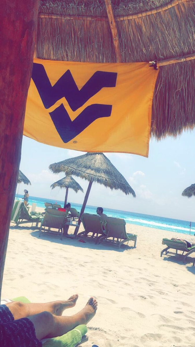 WestVirginiaU's tweet photo. It's the (unofficial) start of summer! ☀️😍 https://t.co/hXzLzvg8BG