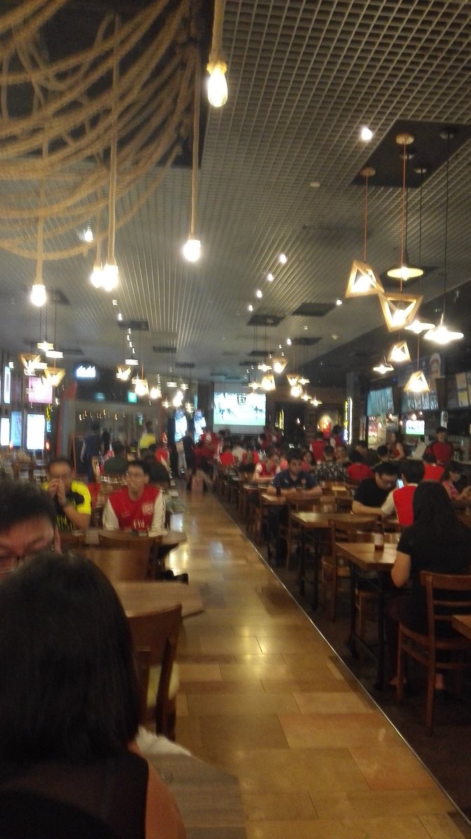 weizhaoy's tweet photo. I'm here at #FiveSquare . So many #gooners here! Hope to get to know a few of them! Looking forward to the #FACupFinal ! #coyg https://t.co/nVPmj9wQpR