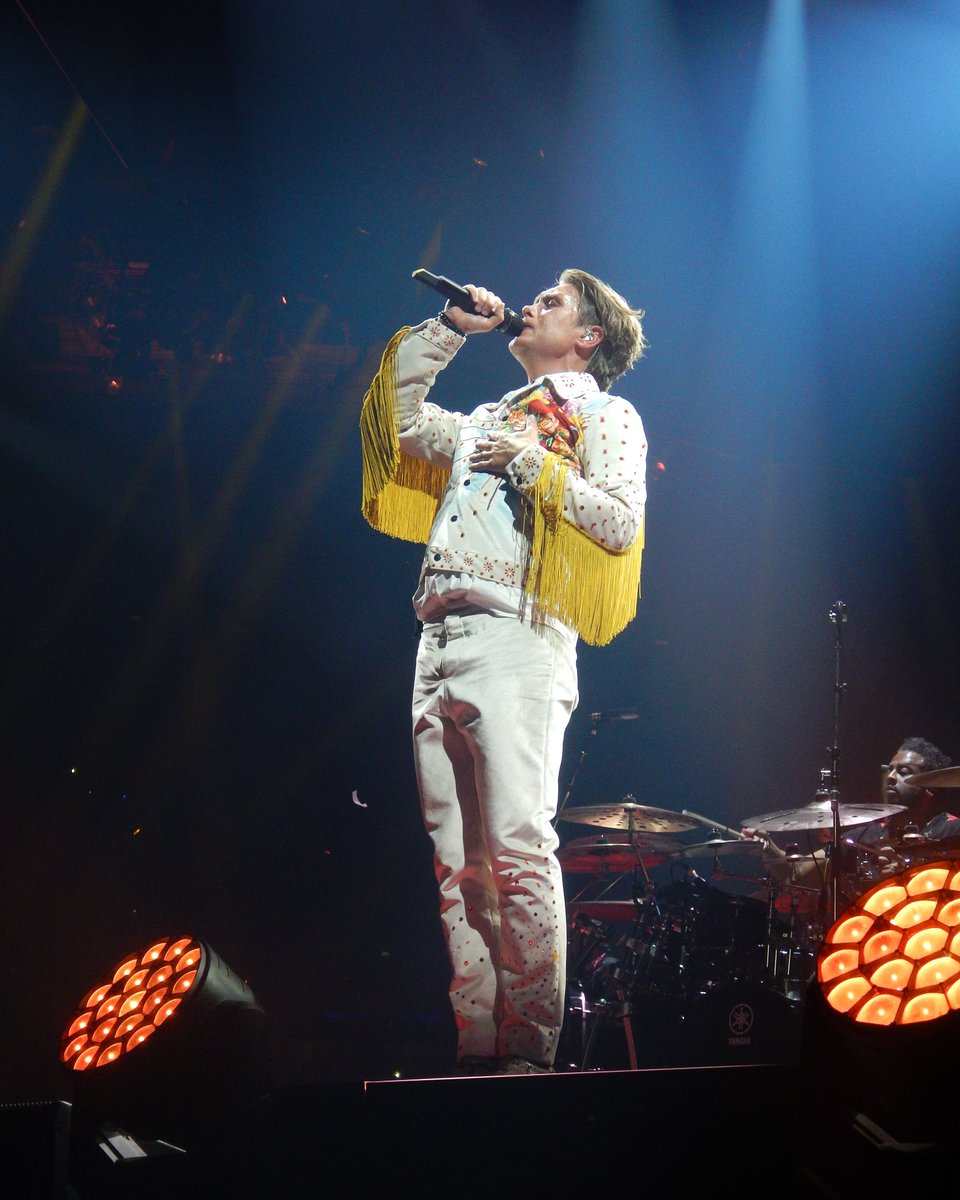 JessMain97's tweet photo. Had a wonderful time last night in Wonderland  thanks to @GaryBarlow @HowardDonald and @OfficialMarkO https://t.co/t9eaV0aMBM