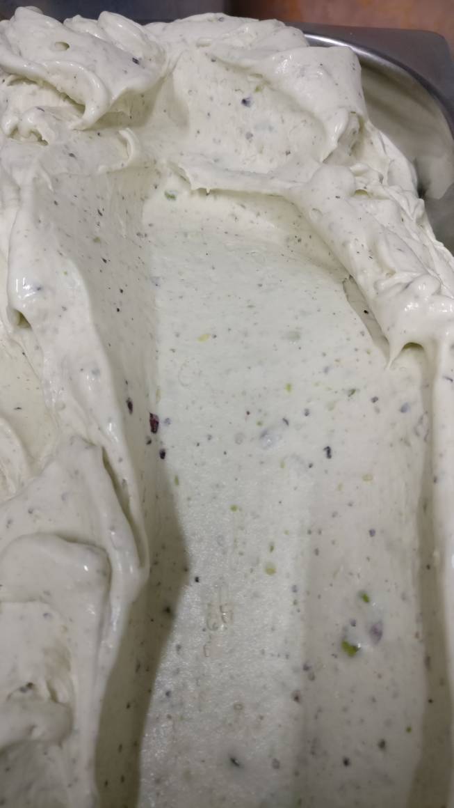 iMannari's tweet photo. Pistacchio puro di Bronte #pistacchio #bronte #icecream #gelato #buono #goloso #sicilia https://t.co/Y0RIztLZhE