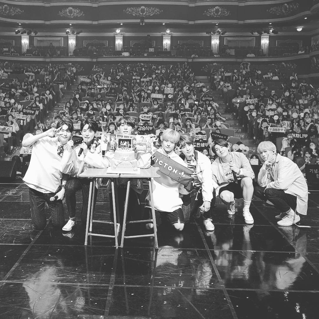 Hi_JKMyWorld's tweet photo. ก้าวทีละก้าว แต่เป็นก้าวที่มั่นคง สองร้อยวันได้ขนาดนี้ก็ภูมิใจละ #200DaysWithVicton https://t.co/oSnk1WfmkX